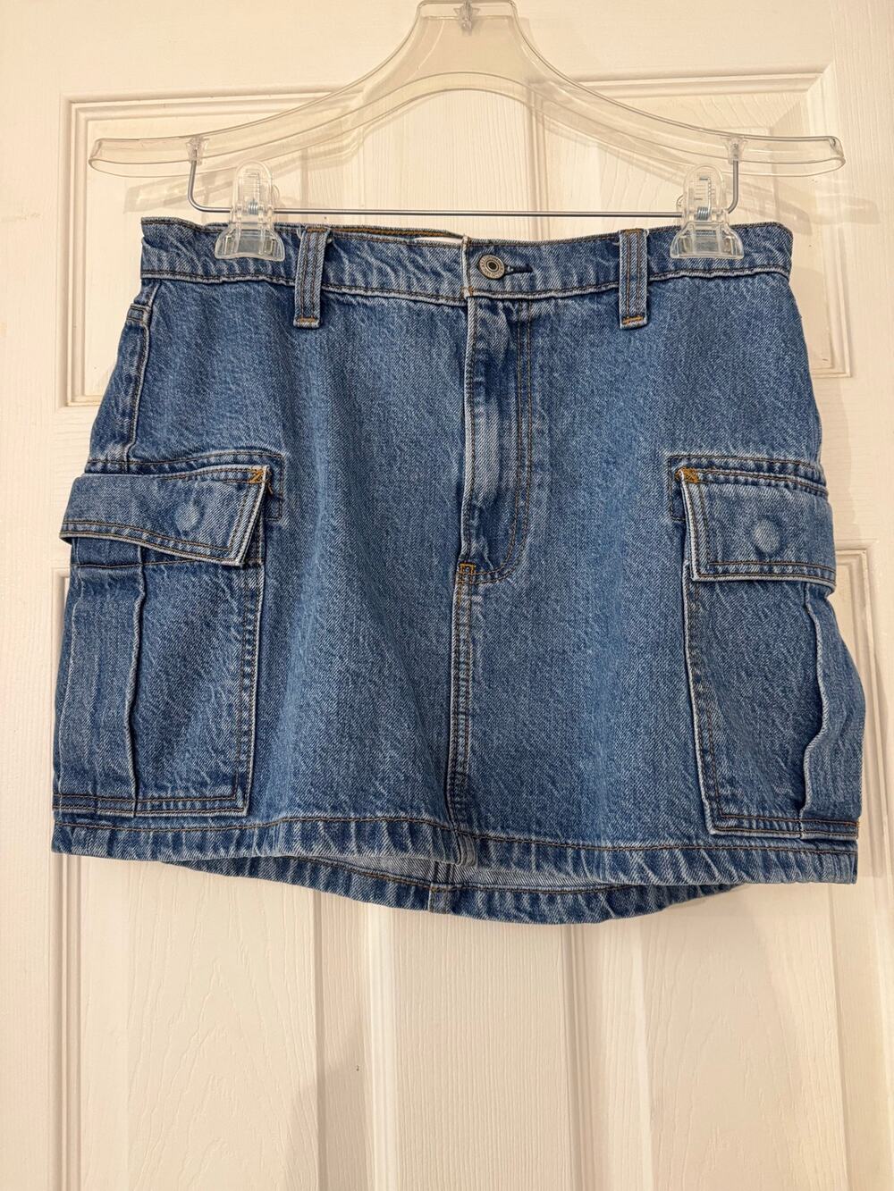 Abercrombie & Fitch High Rise Denim Cargo Mini Skirt Medium Wash Size 28 / 6